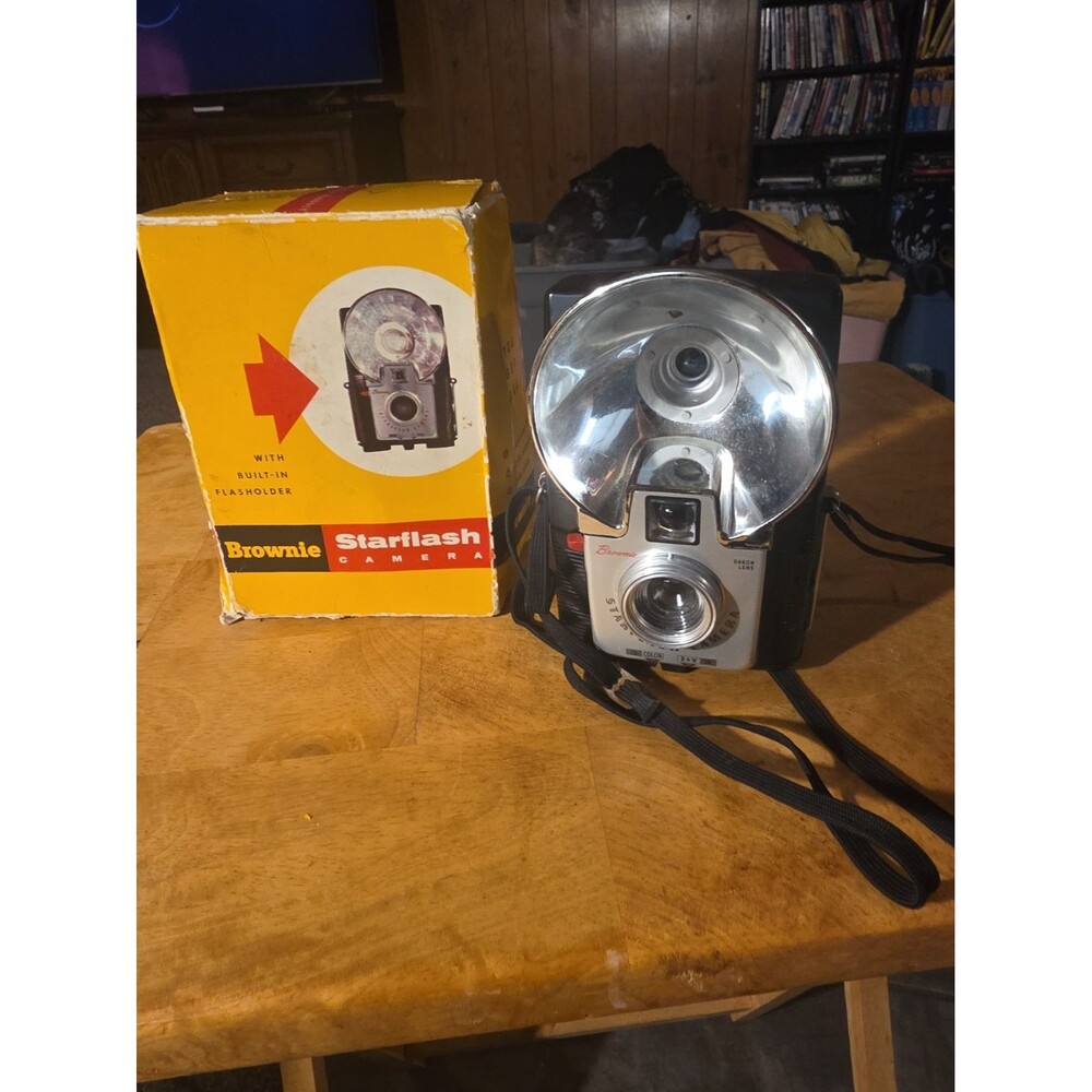Vintage Kodak Brownie STARFLASH Camera 1950-60s Retro Photo Decor Picture Film
